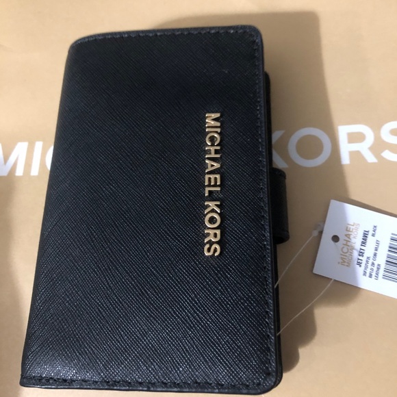 Brand new mk wallet - Picture 2 of 5